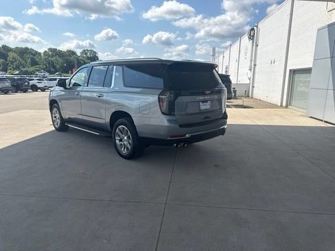 Used 2025 Chevrolet Suburban Premier AWD/4WD image 6
