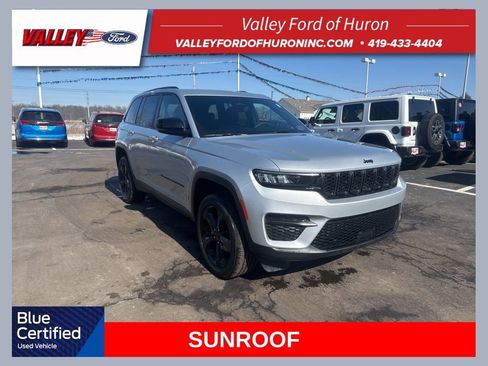 Used 2024 Jeep Grand Cherokee Altitude AWD/4WD image 1