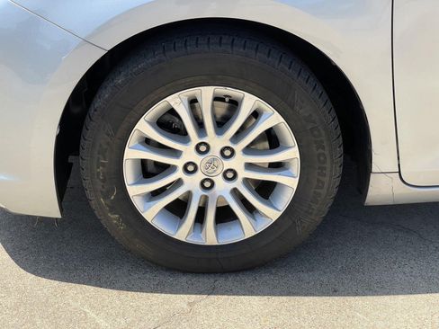 Used 2015 Toyota Sienna XLE Premium FWD image 58