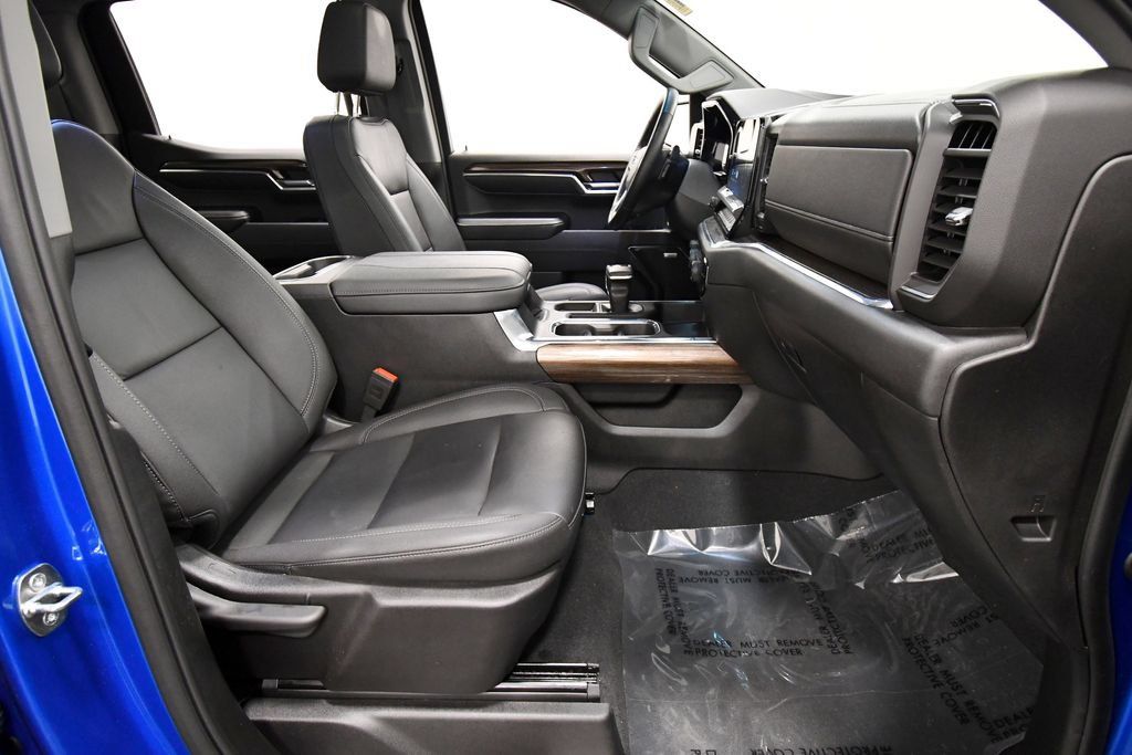 Used 2024 Chevrolet Silverado 1500 RST AWD/4WD image 19