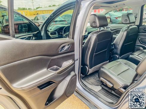 Used 2022 GMC Acadia SLT w/ Elevation Edition FWD image 13