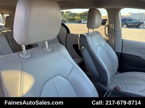 Used 2017 Chrysler Pacifica Touring-L image 71