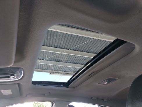 Used 2022 Hyundai Elantra Limited w/ Preferred Accessory Package image 30