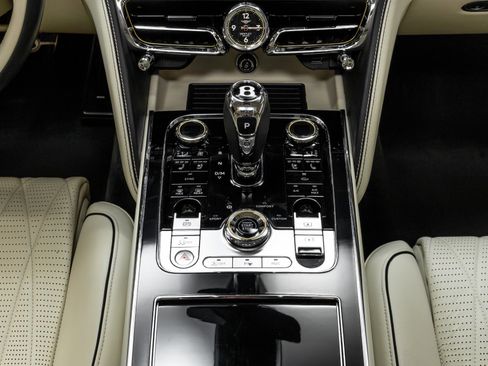 Used 2021 Bentley Flying Spur W12 image 34
