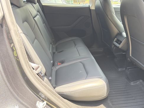 Used 2025 Tesla Model Y Long Range RWD image 15