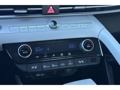 Used 2023 Hyundai Elantra Limited image 21