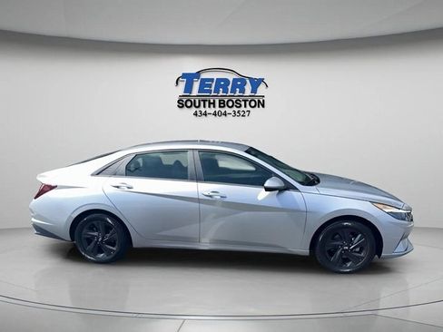 Used 2023 Hyundai Elantra SEL image 1