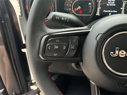 Used 2024 Jeep Gladiator Rubicon w/ Technology Group image 24