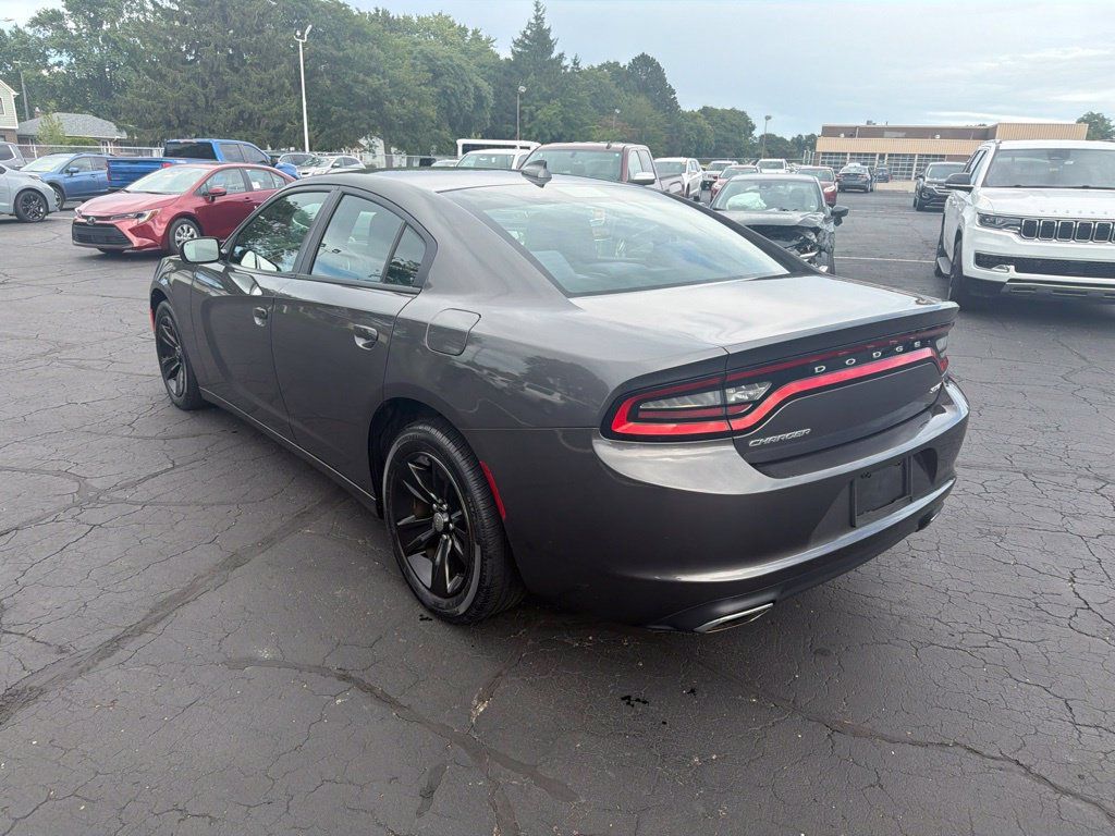 Used 2016 Dodge Charger SXT RWD image 8