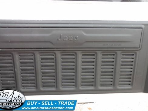 Used 2023 Jeep Wrangler Sahara w/ Cold Weather Group AWD/4WD image 37
