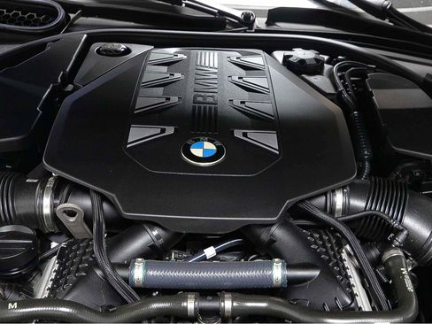 Certified 2023 BMW 760i xDrive w/ Luxury Rear Seating Package AWD/4WD image 15