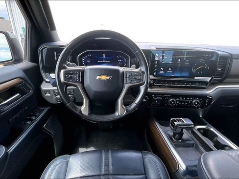 Used 2022 Chevrolet Silverado 1500 High Country w/ Z71 Off-Road Package AWD/4WD image 6