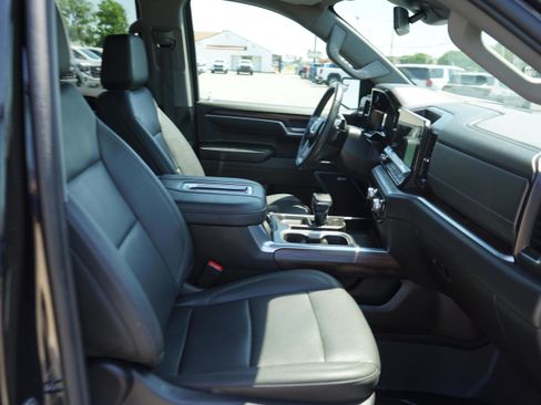 Used 2022 GMC Sierra 1500 SLT w/ SLT Convenience Package AWD/4WD image 25