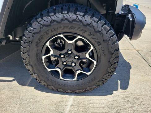 Used 2021 Jeep Wrangler Unlimited Rubicon 4xe w/ Safety Group AWD/4WD image 4