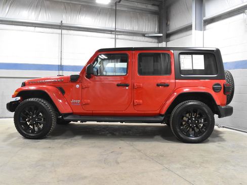 Used 2022 Jeep Wrangler Unlimited Sahara w/ Cold Weather Group AWD/4WD image 24