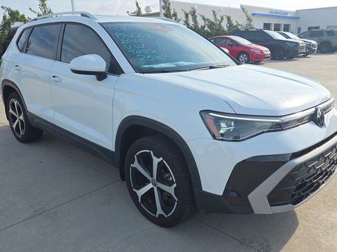 Used 2025 Volkswagen Taos SEL image 7