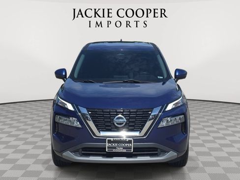 Used 2021 Nissan Rogue SV FWD image 2