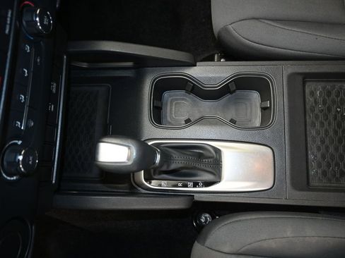 Used 2022 Nissan Frontier S RWD image 17