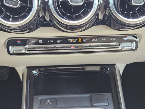 Used 2026 Mercedes-Benz GLB 250 image 11