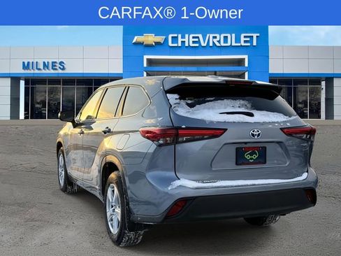 Used 2023 Toyota Highlander LE image 3