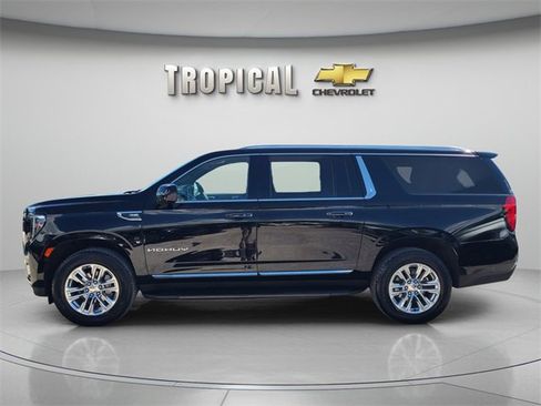 Used 2024 GMC Yukon XL SLT image 2