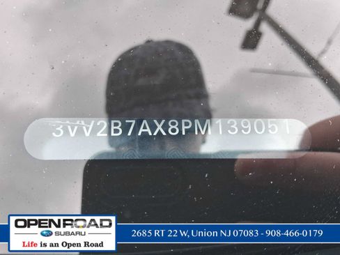 Used 2023 Volkswagen Tiguan SE AWD/4WD image 11