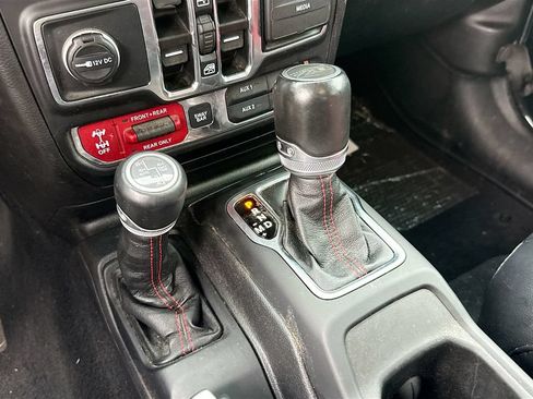 Used 2023 Jeep Wrangler Unlimited Rubicon 4xe AWD/4WD image 17