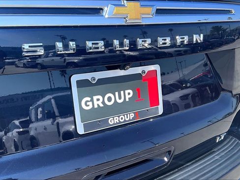 Used 2022 Chevrolet Suburban LT image 9