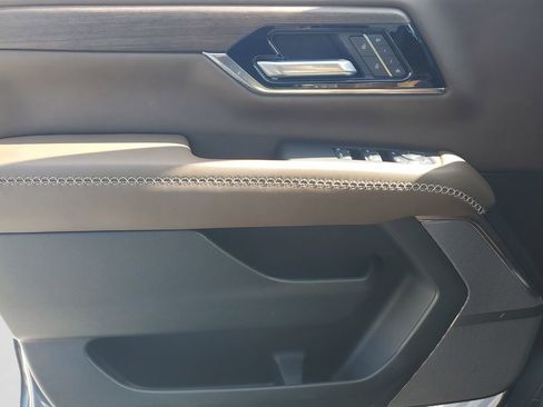 Used 2025 GMC Yukon Denali Ultimate image 24