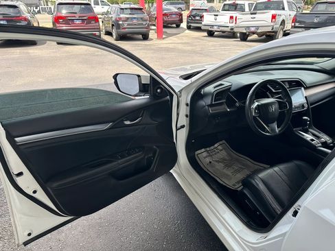 Used 2016 Honda Civic Touring image 10