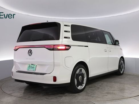 Used 2025 Volkswagen ID. Buzz Pro S RWD image 3