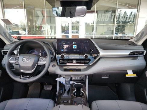 New 2026 Toyota Highlander Platinum image 20