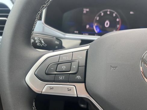 New 2026 Volkswagen Taos SE FWD image 9