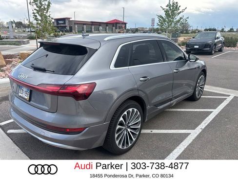 Used 2019 Audi e-tron Prestige w/ Prestige Package AWD/4WD image 3