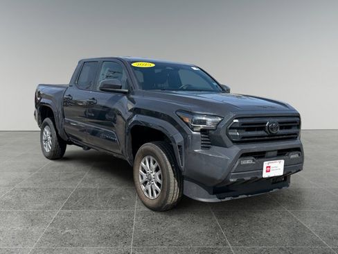 Used 2025 Toyota Tacoma SR5 image 7