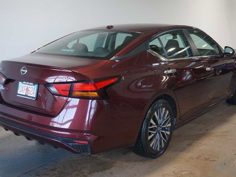 Used 2023 Nissan Altima 2.5 SV image 7