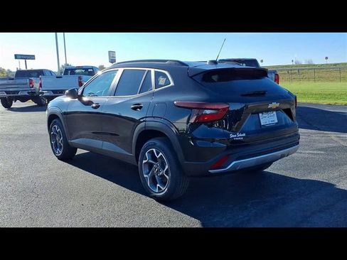New 2026 Chevrolet Trax LT w/ Driver Confidence Package image 6