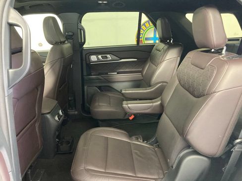 Used 2025 Ford Explorer Platinum w/ LUX Leather Package AWD/4WD image 18