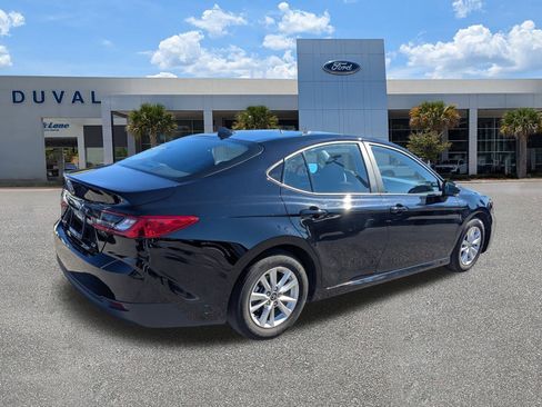 Used 2025 Toyota Camry LE image 4