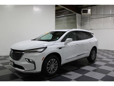 Used 2023 Buick Enclave Essence image 7