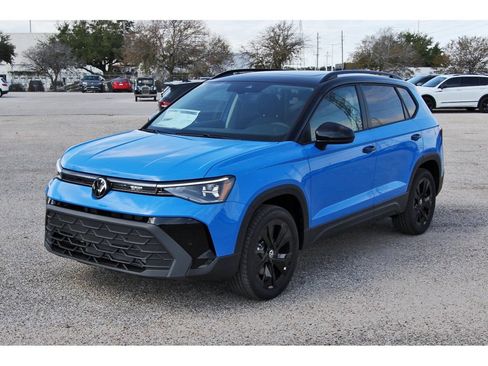 Certified 2025 Volkswagen Taos SE FWD image 3