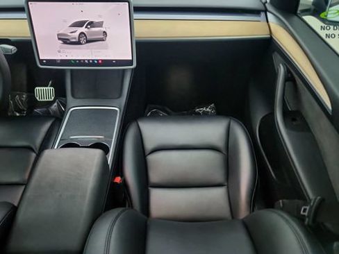 Used 2022 Tesla Model Y Long Range AWD/4WD image 37