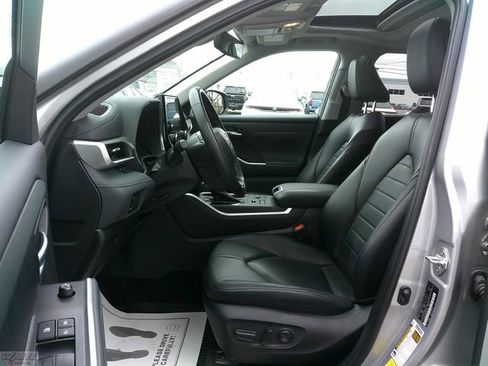 Used 2023 Toyota Highlander XLE image 23