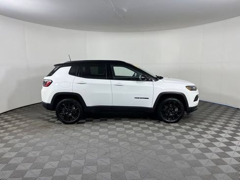 Used 2023 Jeep Compass Latitude w/ Sun and Sound Group AWD/4WD image 7