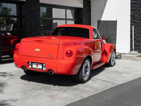 Used 2005 Chevrolet SSR w/ Preferred Equipment Group RWD image 9