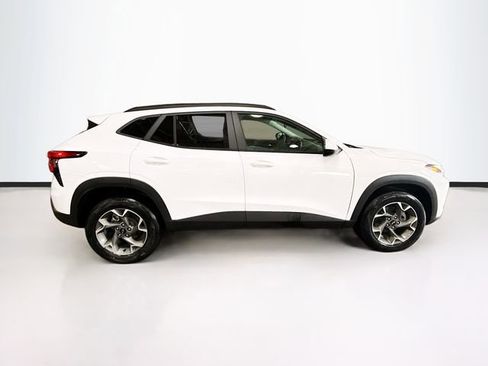 New 2026 Chevrolet Trax LT w/ LPO, Blackout Package image 5