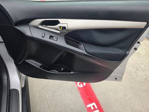 Used 2009 Pontiac Vibe w/ Preferred Package image 29