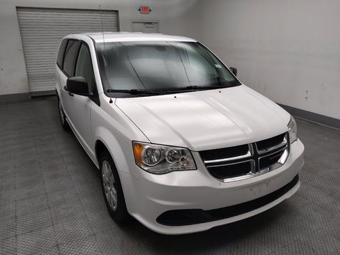 Used 2019 Dodge Grand Caravan SE FWD image 13
