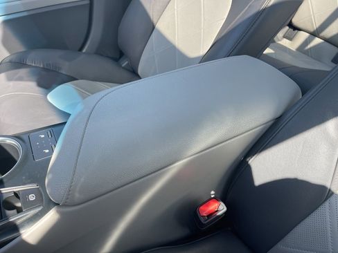 Used 2019 Toyota Camry XLE w/ Navigation Package image 14