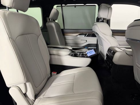 Certified 2025 Jeep Grand Wagoneer 4WD image 33